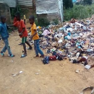 Djoungolo-dump-children.jpg