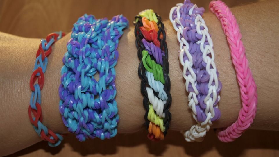 Měření zatím neodhalila žádné sady gumiček loom bands s nadlimitním množstvím těžkých kovů anebo z PVC