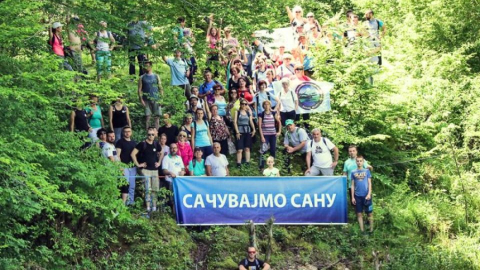 Over a 100 people gathered by the Sana springs to appeal for the protection of the area