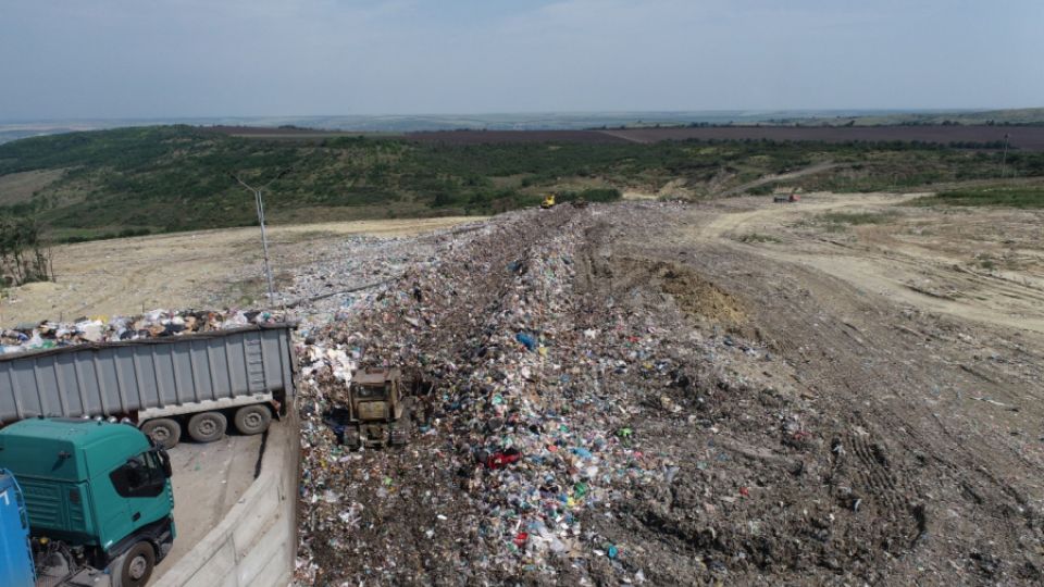 Garbage dump in Tintareni