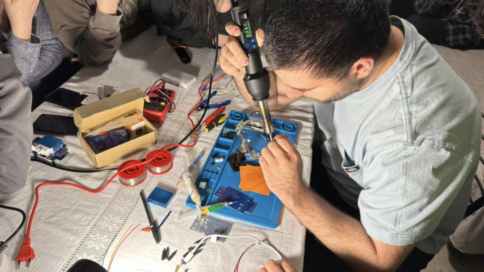 Georgian volunteers build cost-efficient citizen air monitoring stations