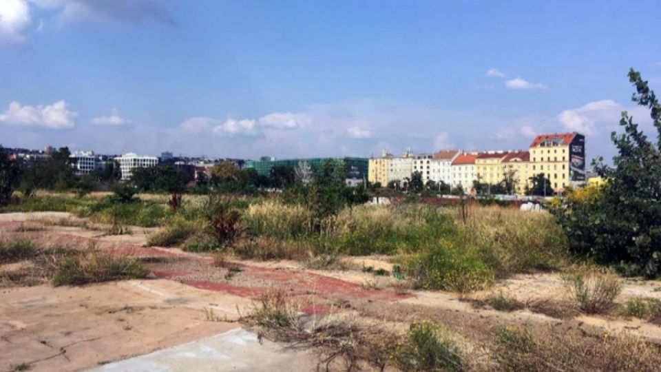 Budoucnost největšího brownfieldu Praha-Bubny?  Žádné zdravotní a sociální služby, jen obří nákupní centrum