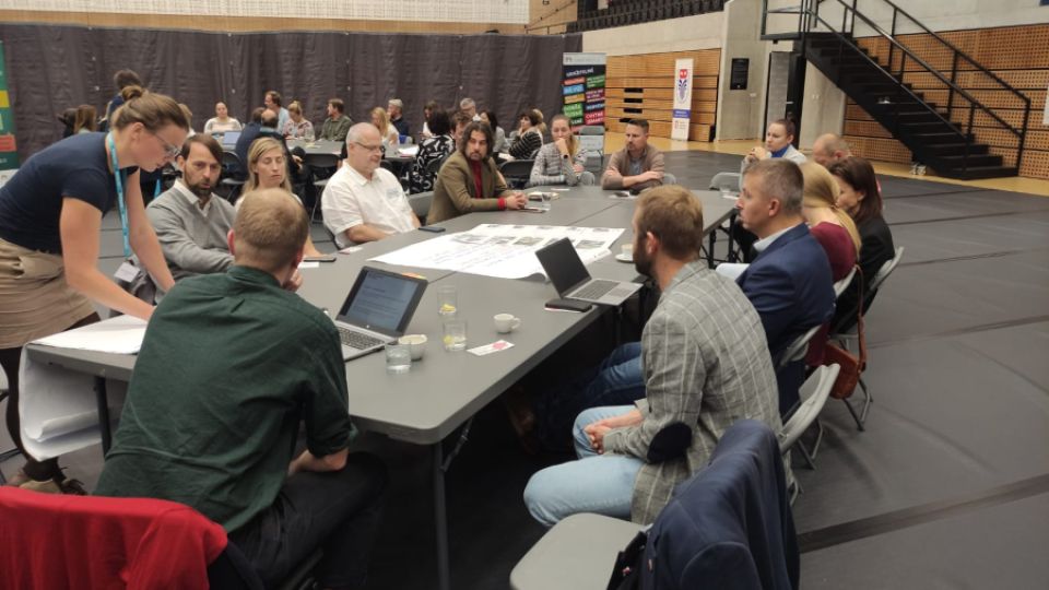 Přes 40 zástupců měst se zúčastnilo workshopu o participativním bydlení