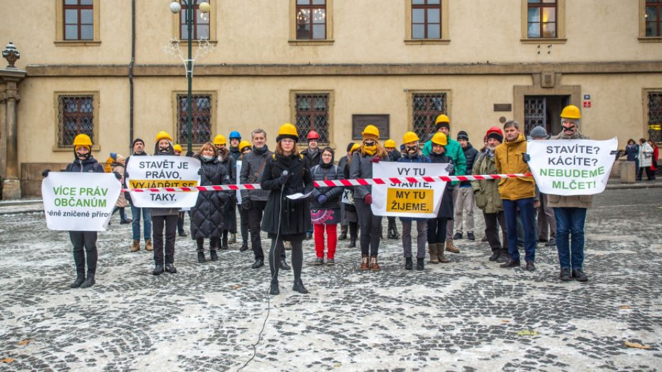 Stavíme! Máte právo mlčet! Happening 14. 12. 2022