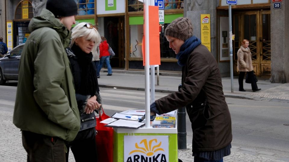 Podpisový stánek u pražského magistrátu 