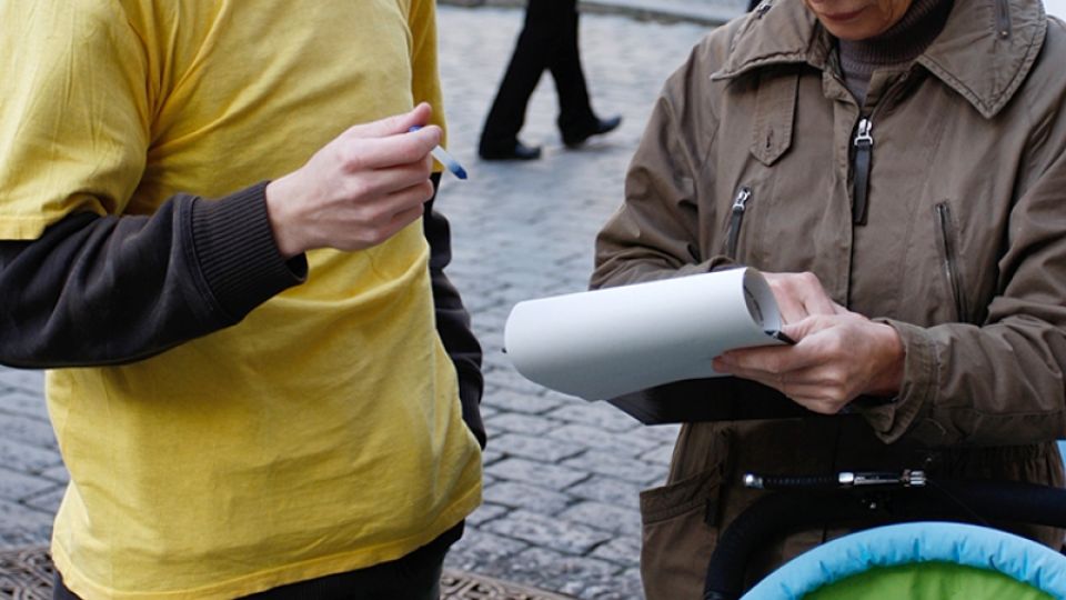 Sběr podpisů na Demofestu