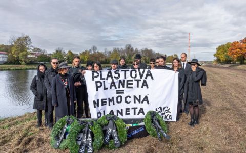 Znečištění plasty bude řešit nová mezinárodní úmluva. Nesmí při tom přehlížet chemické látky!