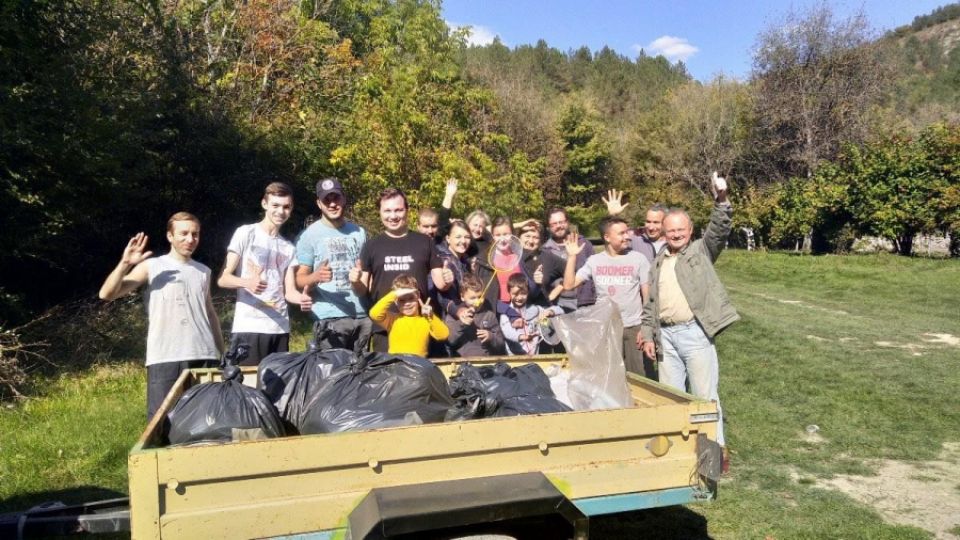 Arnika supported environmental activists in cleaning the Dniester River bank in Transnistria