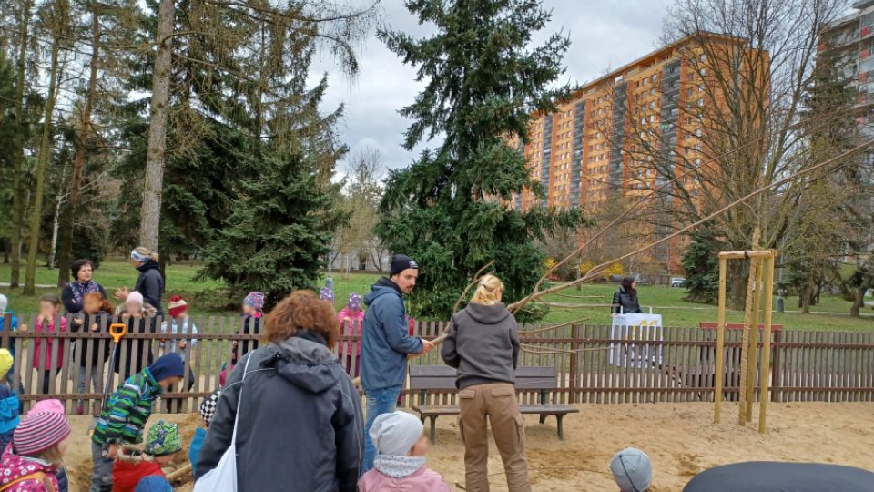  Do Prahy se díky nadšencům vrátily další stromy.  Bez podpory samospráv developeři zeleň snadno převálcují