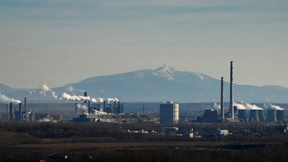 Vláda má projednat omezení práva na informace o toxických látkách. Proč? Přeje si to průmysl a odbory