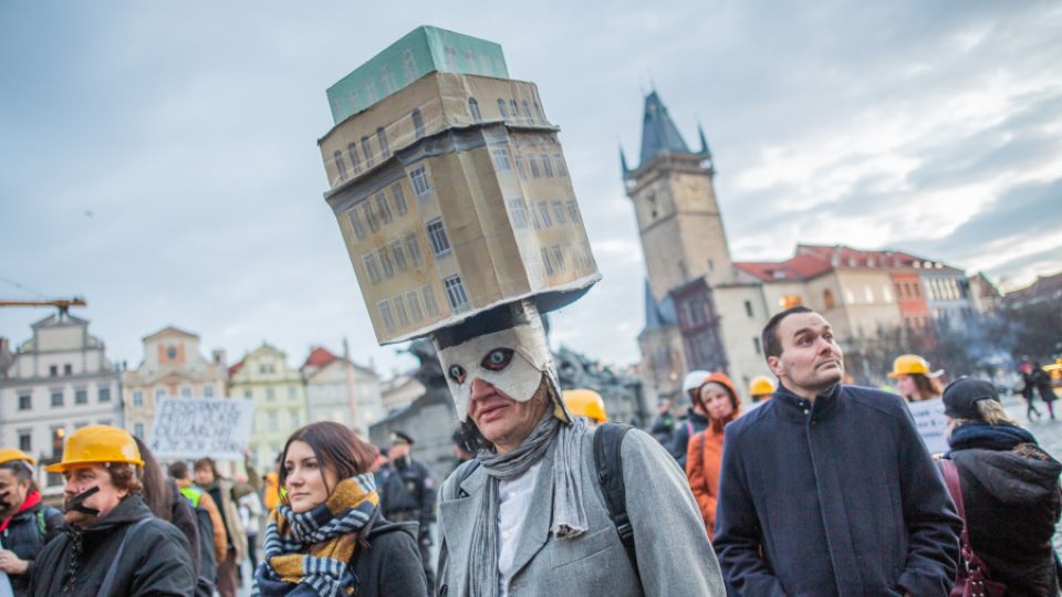 Poslanci na výboru odmítli apel 150 spolků