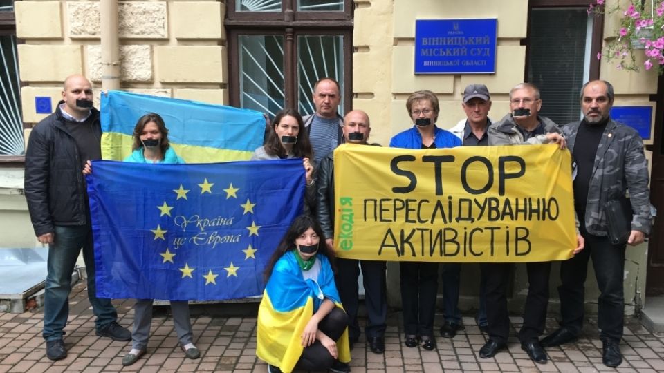 Ukranian state official peaches eco-activists for pointing out at possible corruption