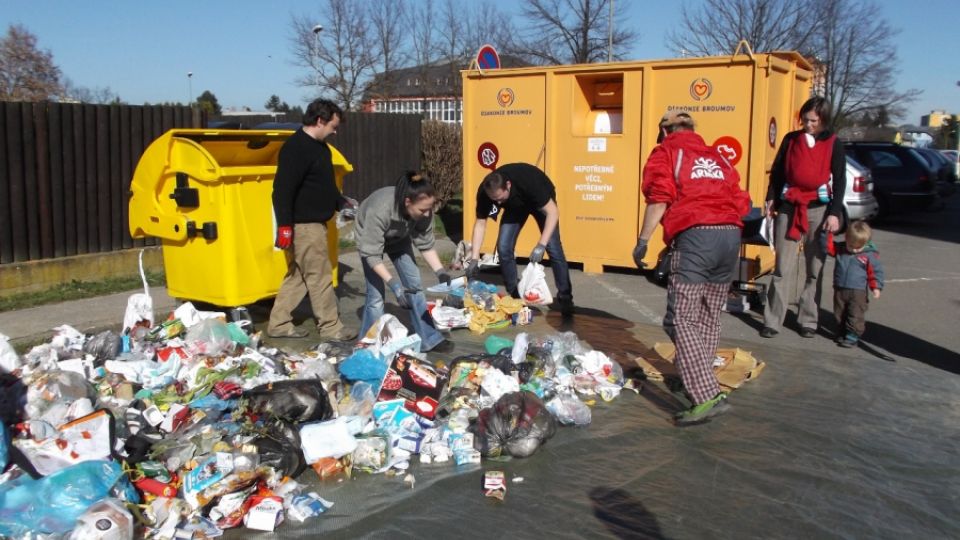 Co prozradil obyčejný kontejner o třídění v Mohelnici