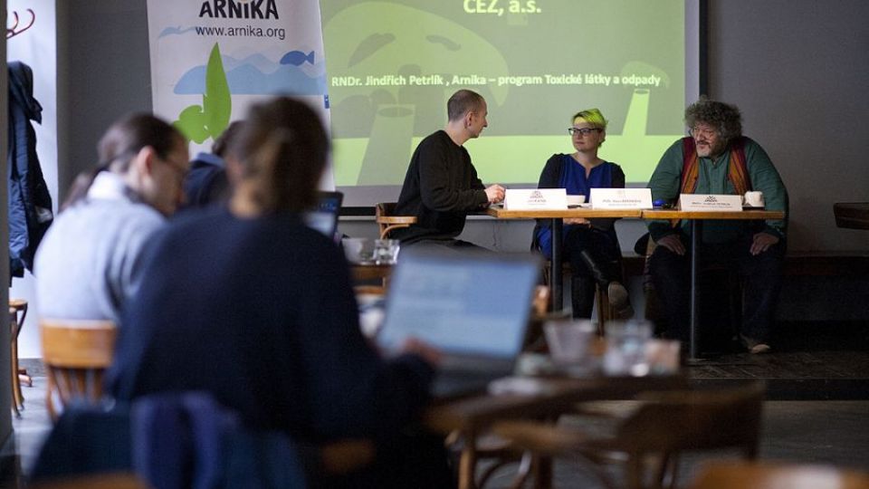 Tisková konference k dioxinové blamáži ČEZ ve fotografiích