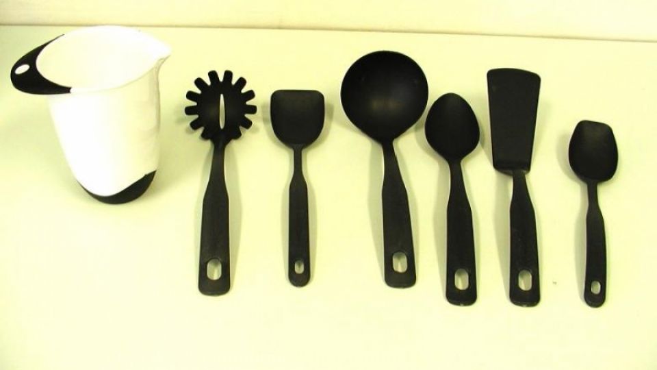 KITCHEN 7 PIECES (7dílná sada kuchyňského plastového náčiní)