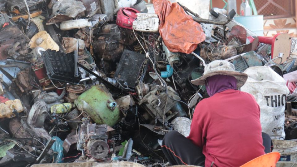 Study Finds High Levels of Toxic Plastic Flame Retardant in Blood Samples of Thai E-Waste and Vehicle Recycling Workers