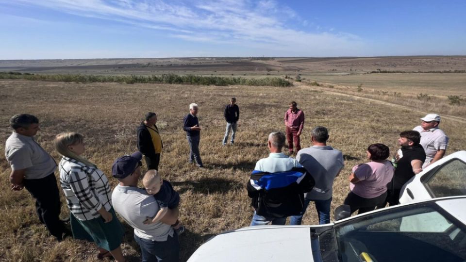 How to keep water in the landscape and prevent erosion? In Moldova, we respond by planting greenery in fields