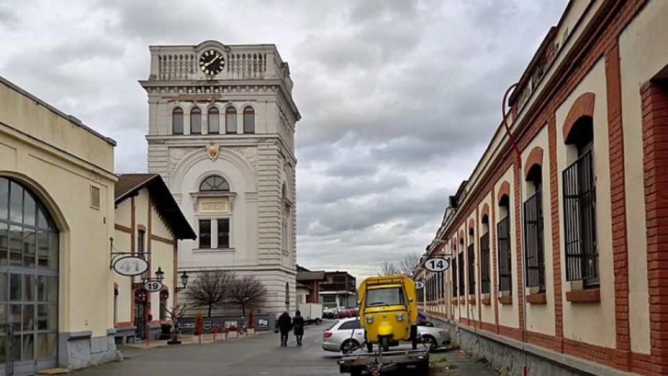 Budou na opravené tržnici v Holešovicích jen drahé obchody a kavárny?