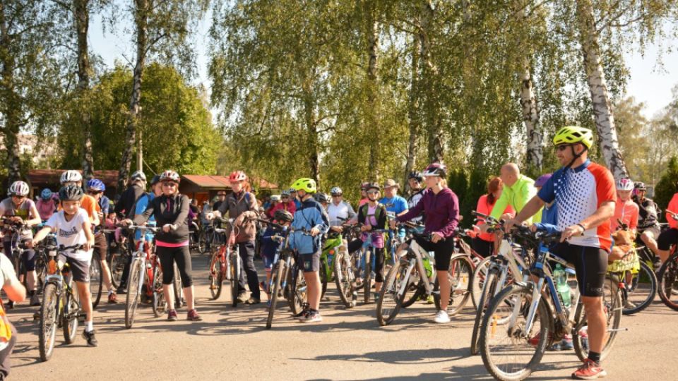 Více než stovka cyklistů podpořila na Tour de aleje výsadby v Poodří a brouka páchníka