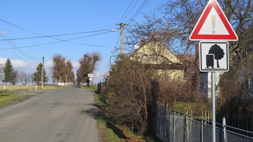 Alej v Radkově má novou dopravní značku