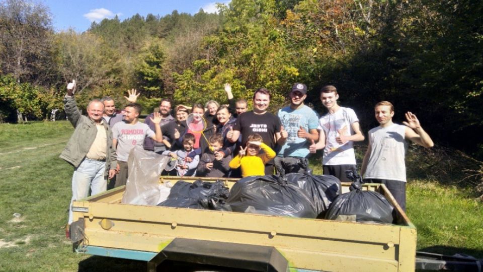 Arnika supported environmental activists in cleaning the Dniester River bank in Transnistria