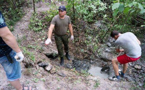 Moldova: Transnistrian volunteers arrange a spring in a nature reserve