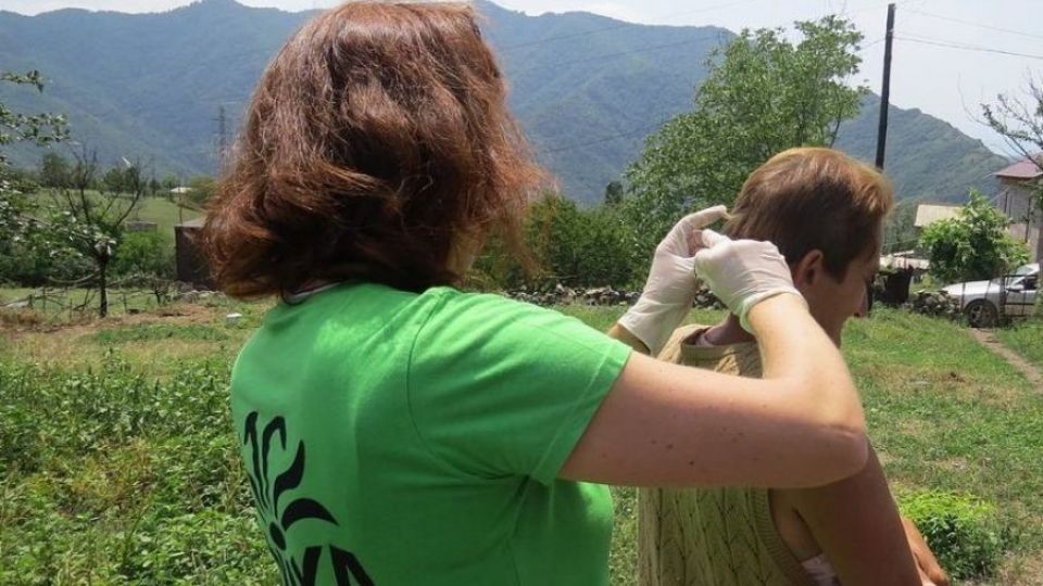 Arnika spolu s arménskými neziskovými organizacemi CCMS, EcoLur a s aktivisty pokračují ve výzkumech vlivu chemického znečištění na zdraví místních obyvatel, způsobeného těžební společností v Akhtale