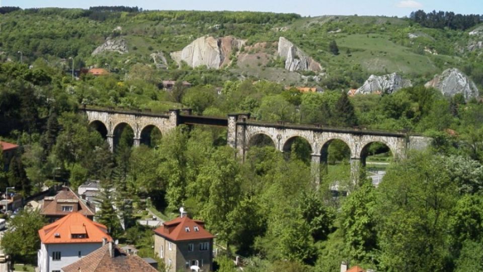 Obcházení stavebního zákona v pražském Prokopském údolí