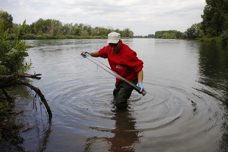 Po kolena v bahně ve snaze zlepšit chemickou bezpečnost Kazachstánu